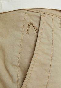 CHASIN' NATE.S GAMMA - Short - beige