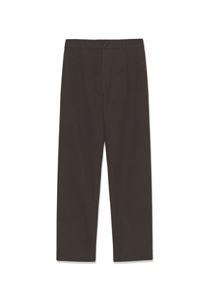 Temno rjave hlače iz mehke tkanine, s pravo krojeno nogavico, sprednjimi gubami in enojnim gumbom za zapenjanje v pasu.