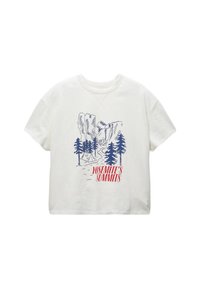 T-shirt en coton couleur crème avec une illustration bleue des montagnes de Yosemite et un texte rouge indiquant "Yosemite's Summits". Manches courtes, coupe décontractée.