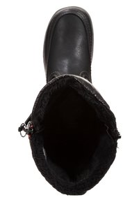 Černá kožená bota s měkkým, kožešinovým podšívkou. Má zaoblenou špičku a nastavitelné kovové prvky u lemu pro pohodlné nošení.