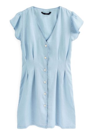 Vestido azul claro de manga corta, escote en V, cierre con botones en el delantero, detalles fruncidos en la cintura y falda acampanada.
