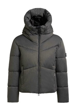 Giacca nera imbottita con colletto alto, chiusura con zip e cordini elastici. Presenta una cucitura a chevron e tasche laterali.