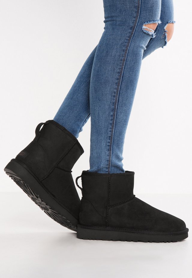 CLASSIC MINI - Bottines - black