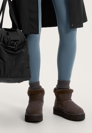 OYSHO Snowboot/Winterstiefel - dark brown