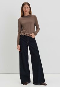 someday. Langarmshirt - soft mocha