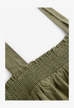 Olivengrünes Kleid mit breiten Trägern und gerafftem Oberteil. Der Stoff ist leicht, mit subtiler Textur und einem fließenden Saum.