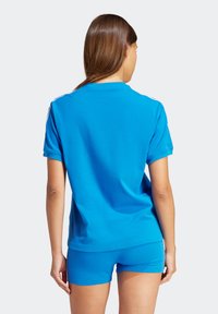 adidas Originals - T-shirt z nadrukiem