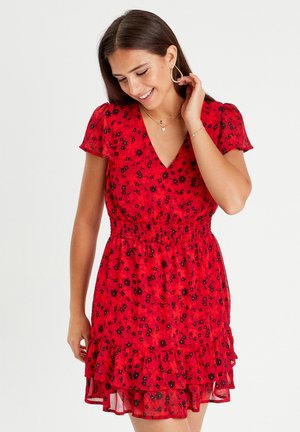 Cache Cache AUSGESTELLTES MIT RÜSCHEN - Day dress - rouge
