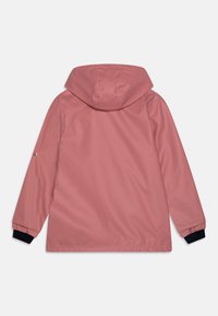 Vannavstøtende rosa jakke med hette, med svarte elastiske mansjetter, glatt tekstur og enkelt design, vist fra baksiden.
