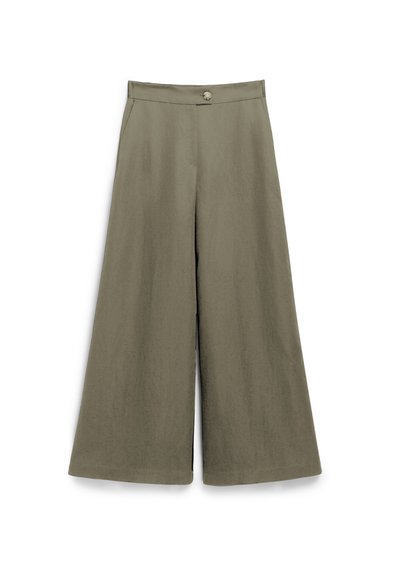 Weite Hosen aus olivgrünem Stoff, mit hoher Taille, vorderem Knopfverschluss und glatter, leichter Textur.