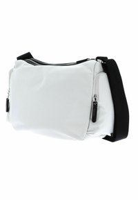 Borsa a spalla bianca in nylon a forma rettangolare, con una tracolla nera e zip argentate. Texture liscia con un dettaglio della tasca laterale.
