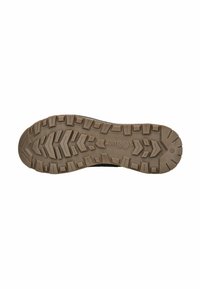 Zapato exterior negro con suela de goma marrón texturizada, con profundos tacos para tracción y marca en relieve en el talón.