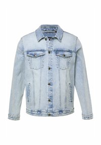 Chaqueta de mezclilla azul claro con cuello tipo solapa, dos bolsillos en el pecho, bolsillos laterales y cierre frontal con botones. Detalle de textura desgastada.