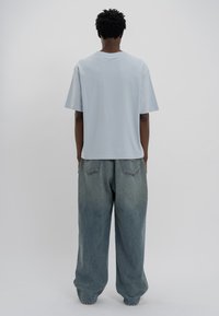 LOW LIGHTS STUDIOS® NATIONAL - Μπλουζάκι με στάμπα - sky blue