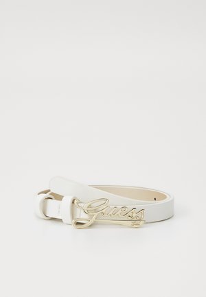 Cintura sintetica bianca con fibbia logo "Guess" in tono oro, texture liscia e lunghezza regolabile con un design di fibbia classico.