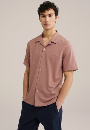 Short-sleeve collared shirt in dusty rose, made of soft fabric, featuring buttons down the front and a relaxed fit.