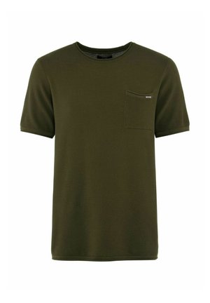 Oliwkowa koszulka z krótkim rękawem, okrągłym dekoltem, teksturowanym materiałem i kieszenią na lewym piersiu z małym logo.