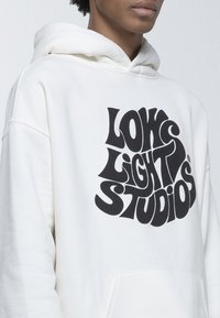 LOW LIGHTS STUDIOS® Hættetrøje - off-white