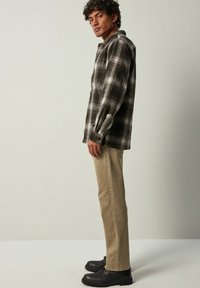 Next Authentic Stretch - Traperice ravnih nogavica - tan brown