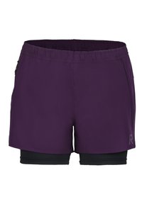Lila idrottsshorts med en svart innerfoder. Har en elastisk midjeband, sidofickor och en logotyp på nedre högra sidan.