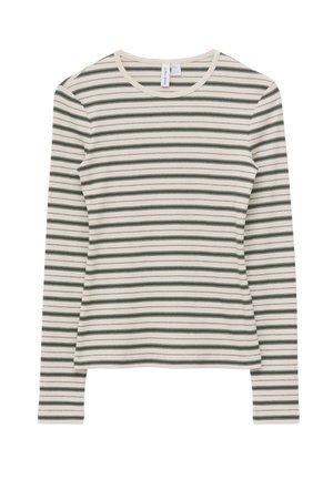 Langärmeliges cremefarbenes Hemd mit dünnen schwarzen und grauen horizontalen Streifen, Rundhalsausschnitt und sichtbarem Markenschild innen am Kragen.