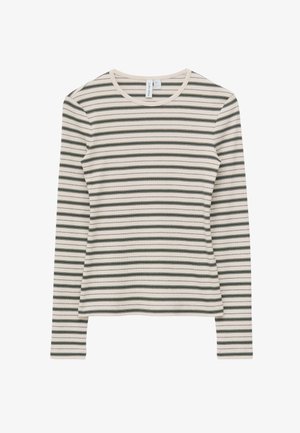 Langärmeliges cremefarbenes Hemd mit dünnen schwarzen und grauen horizontalen Streifen, Rundhalsausschnitt und sichtbarem Markenschild innen am Kragen.