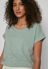 VILA DREAMERS NEW PURE -NOOS - T-shirts basic - green milieu