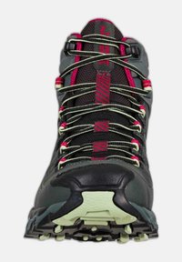 Scarpa da escursionismo nera con parte superiore in mesh testurizzato, accenti rosa e verdi, e suola robusta con tasselli multidirezionali per una migliore aderenza.