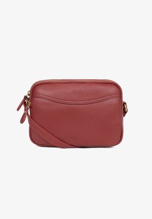 Borsa a tracolla rossa in pelle con una superficie liscia, chiusura con zip e tracolla regolabile. Presenta un discreto logo impresso e accenti cuciti curvi.