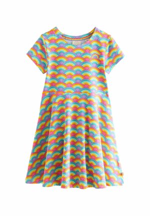 Korte mouwen jurk met een kleurrijk regenboogpatroon op een pastelroze achtergrond. Gemaakt van zachte stof, uitlopend bij de zoom.