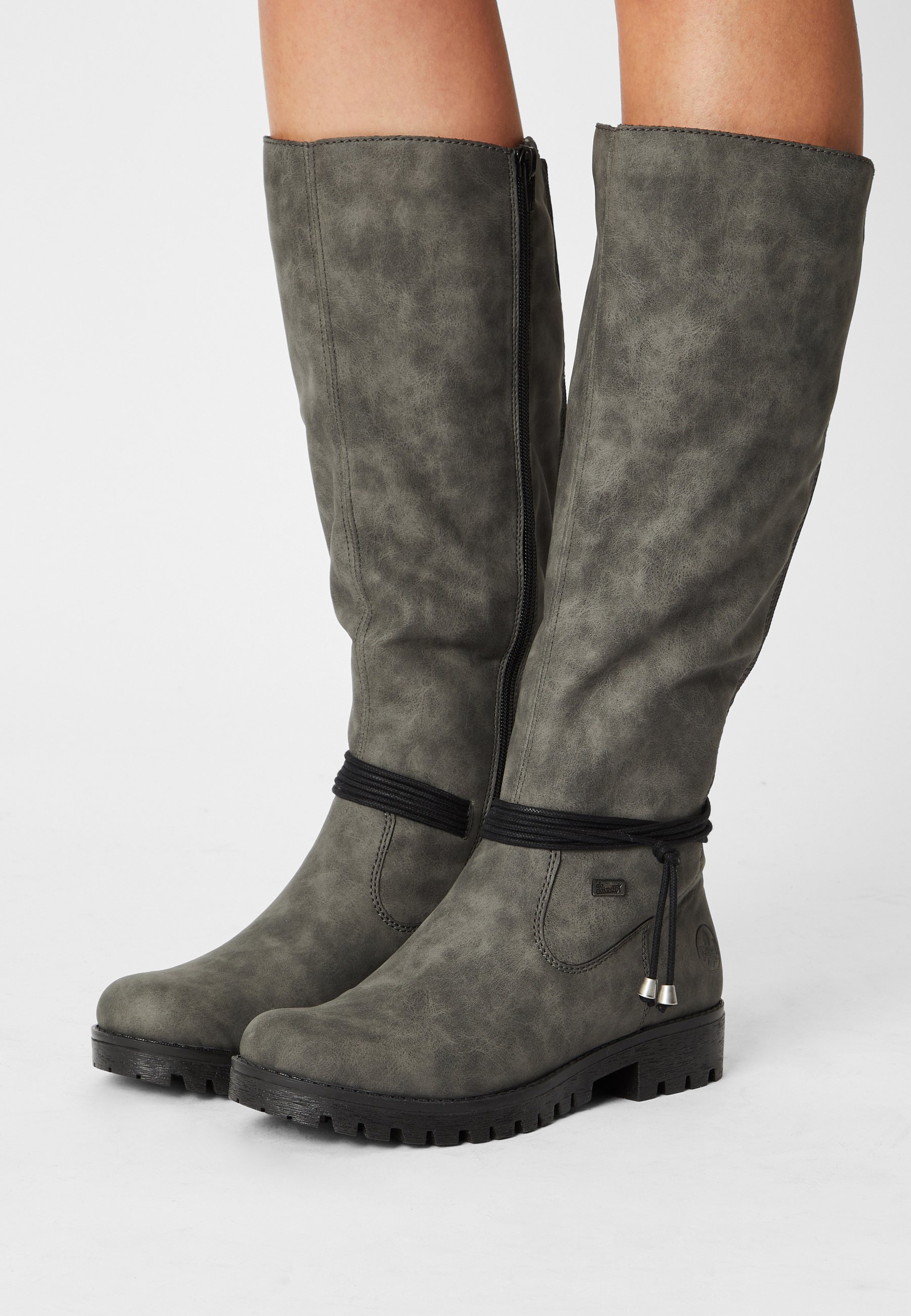 graue stiefel von rieker