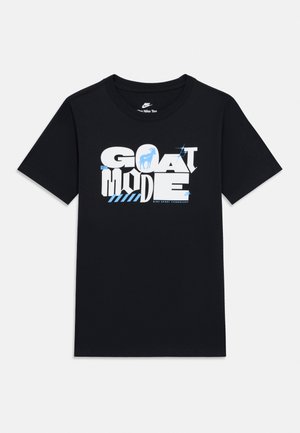 T-shirt noir à col rond avec le texte "GOAT MODE" en blanc et bleu, et une silhouette bleue de chèvre dans le "O".