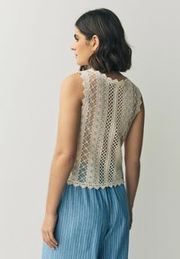 Next REGULAR FIT - STITCH BUTTON UP - Vest - white ecru