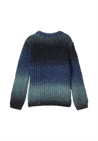 Sweter dziergany w gradientowych odcieniach niebieskiego, z prążkowaną fakturą, okrągłym dekoltem i długimi rękawami. Miękka przędza o cętkowanym wyglądzie.