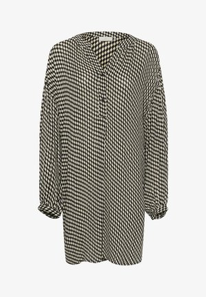 Kaffe, KARINA AMBER - Denné šaty - black white wavy print