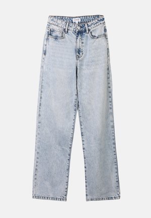 Jean droit bleu clair en denim, doté de deux poches avant, d'une fermeture à bouton et de coutures contrastées le long des coutures.