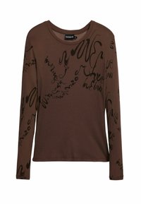 Hnědý dlouhý rukáv top s vroubkovaným vzorem, zdobený černými ručně psanými textovými vzory. Kulatý výstřih s volným střihem a elastickým materiálem.