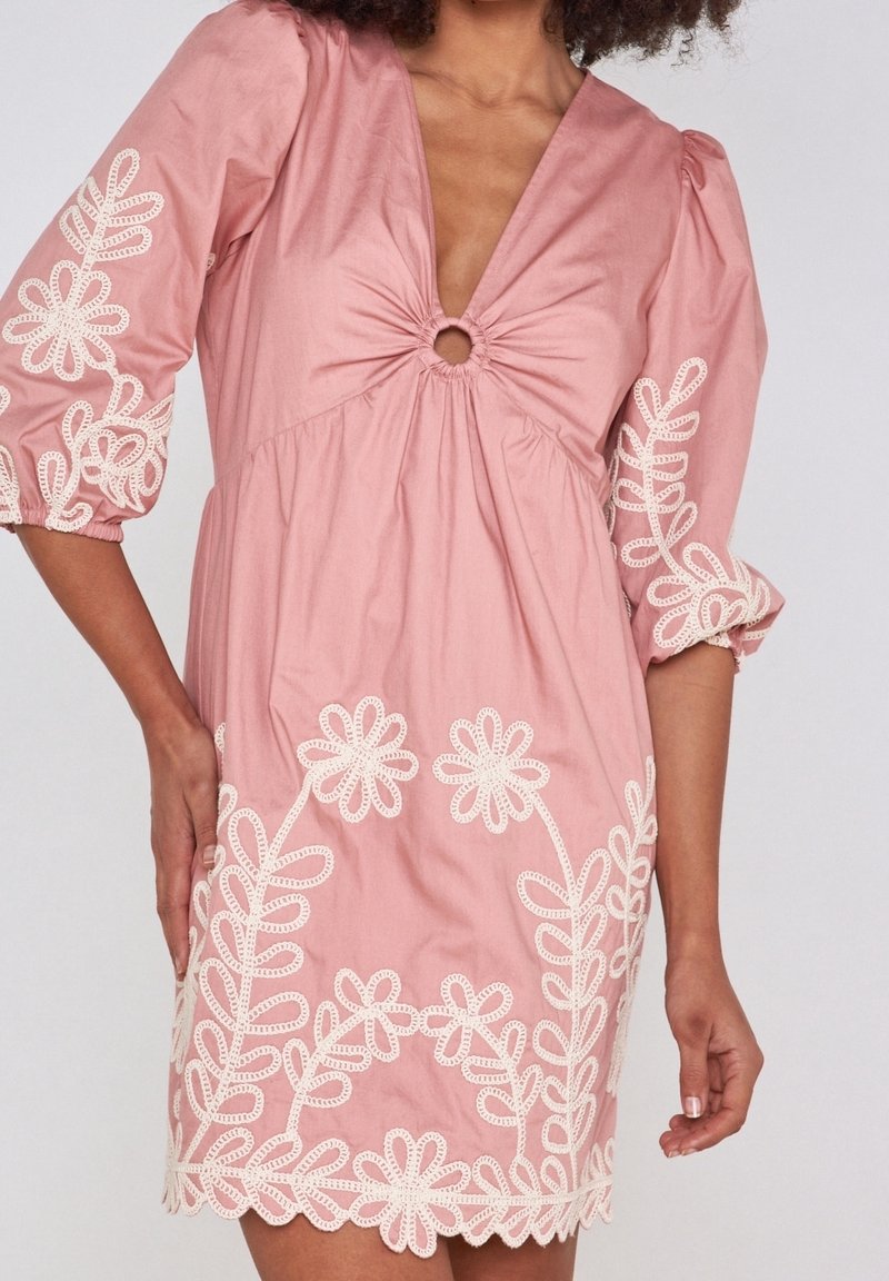 Maison 123 Denní šaty - light pink