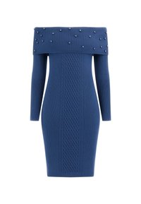 Blauwe geribbelde jurk met een off-the-shoulder ontwerp, lange mouwen en decoratieve kralen. Heeft een textuur kabelpatroon in het midden.