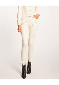 Morgan SLIM WITH WET EFFECT - Tygbyxor - white denim