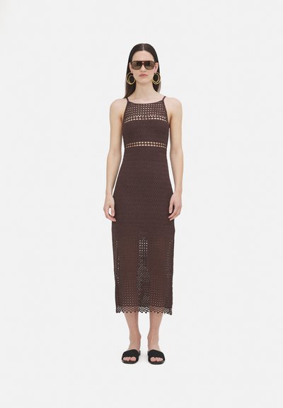 Claudie Pierlot ROBE LONGUE CROCHET - Pulóverruha - marron