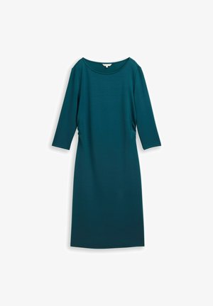 Tengeri kék térdig érő ruha háromnegyedes ujjakkal, kerek nyakkivágással és finom oldalsó ráncolással, fehér háttéren laposan elhelyezve.