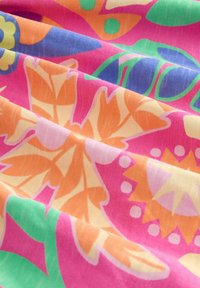 Valittu, pink tropical print