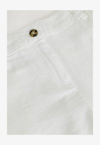 Sélectionné, white