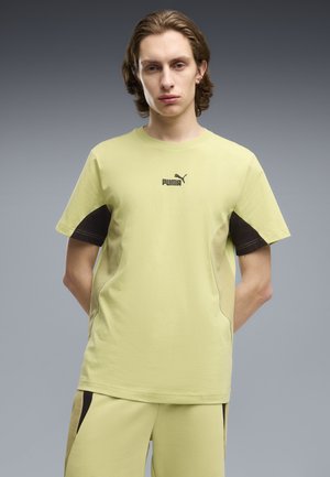 Puma, ESSENTIALS BLOCK T-SHIRT - T-shirts print - rustic olive
