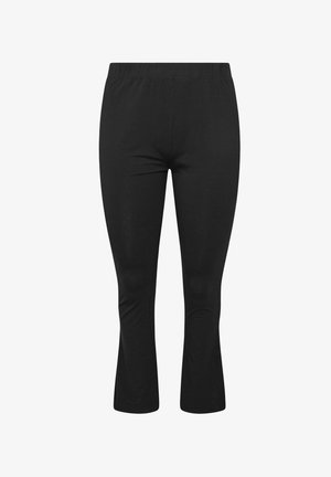 Zwarte, aansluitende broek met een lichte uitlopende pijp bij de zoom en een elastische tailleband, afgebeeld op een witte achtergrond.