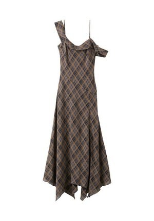 Robe asymétrique à carreaux marron et noir avec une manche tombante et une bretelle, ourlet en mouchoir évasé, suspendue à un cordon fin.