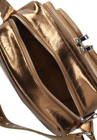 Núnoo Handtasche - cool bronze