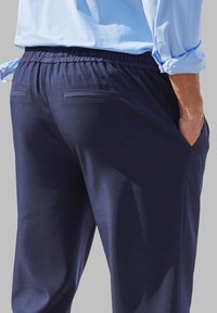 john devin JOGGER - Jogginghose - navy