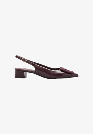 Friends Like These, FAUX LEATHER BUCKLE DETAIL LOW BLOCK HEEL SLINGBACK COURT SHOES FIT - Pumps - burgundy red
